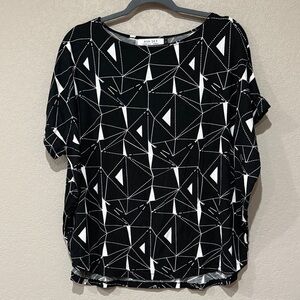 Ava Sky Black & White Geometric Short Sleeve Top